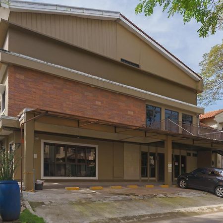 Hotel Koolkost Syariah At Taman Simprug Cikarang Bekasi Esterno foto