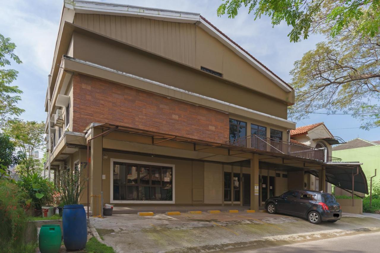 Hotel Koolkost Syariah At Taman Simprug Cikarang Bekasi Esterno foto