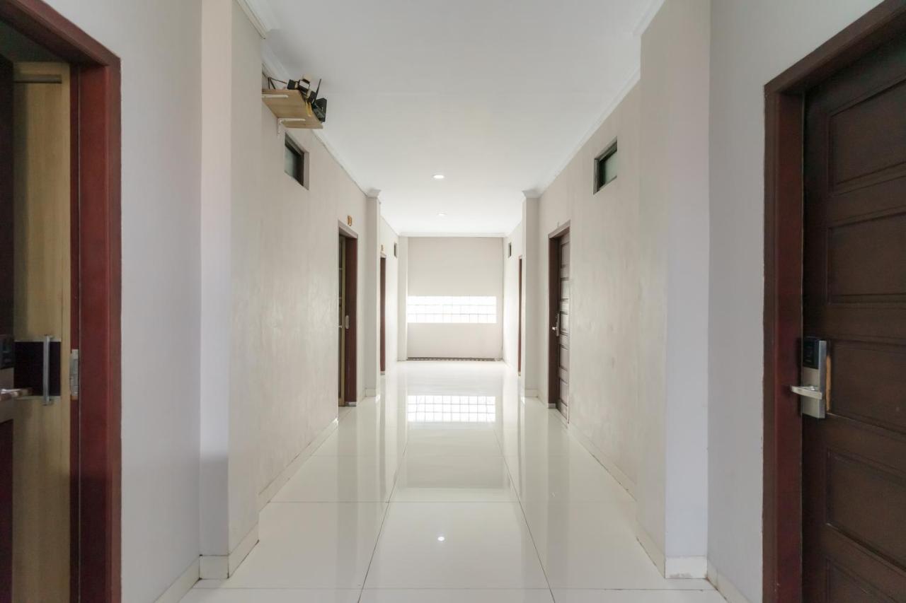Hotel Koolkost Syariah At Taman Simprug Cikarang Bekasi Esterno foto