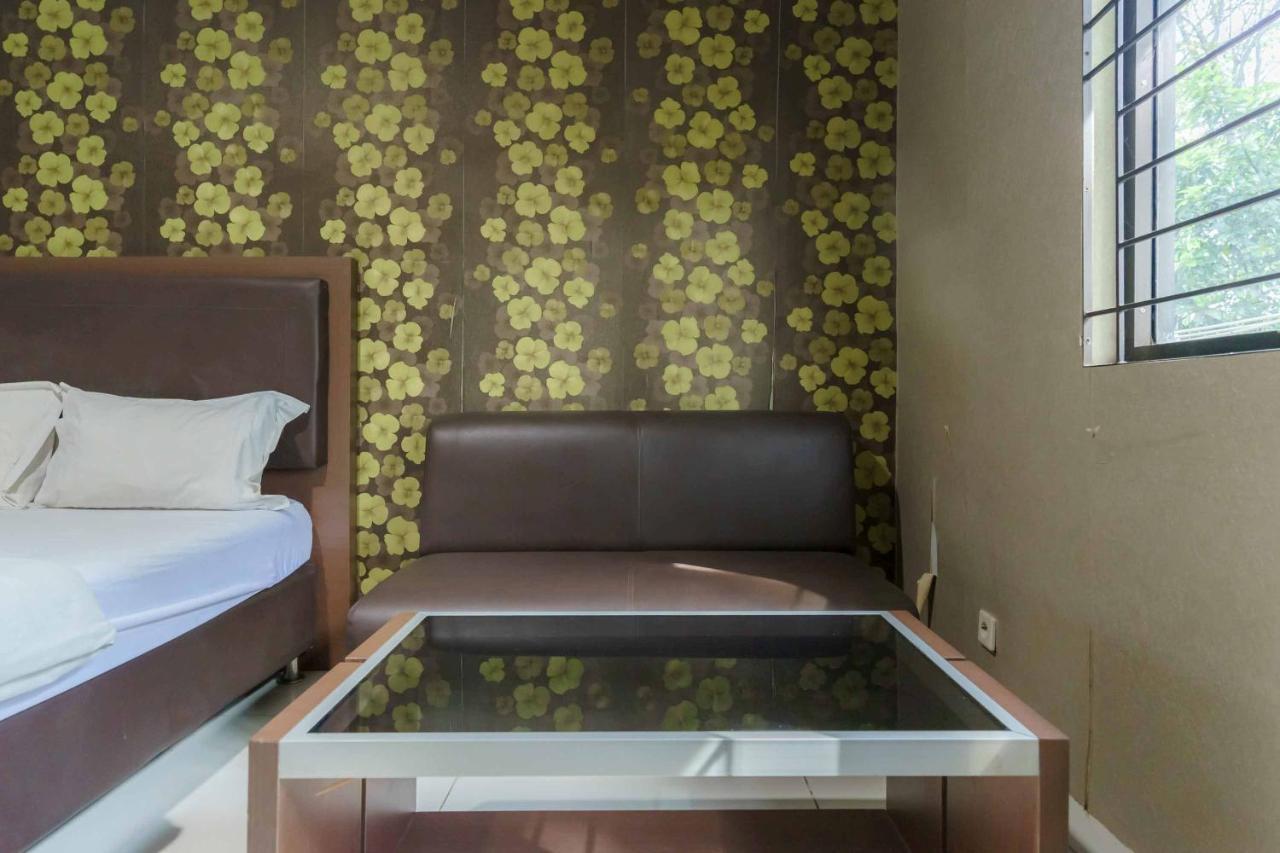 Hotel Koolkost Syariah At Taman Simprug Cikarang Bekasi Esterno foto