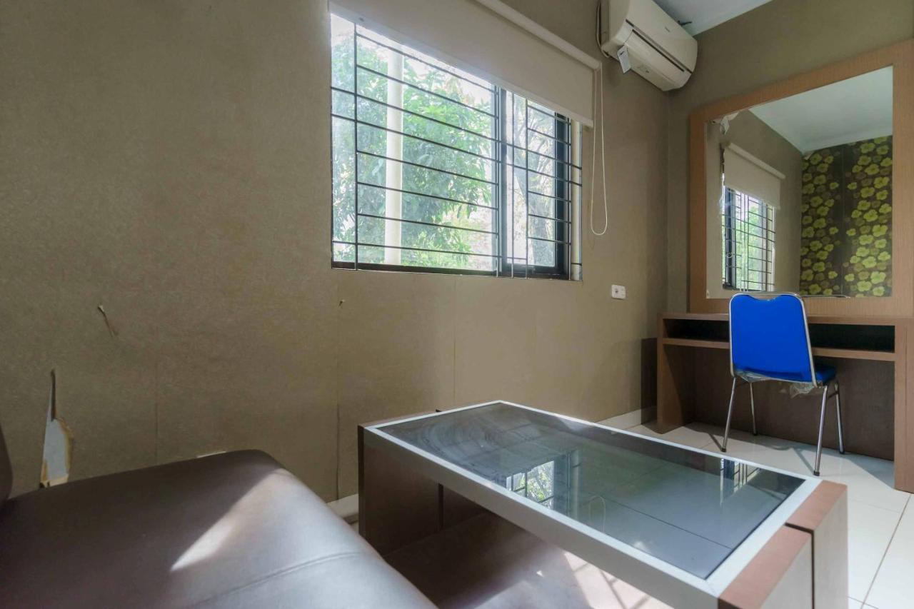 Hotel Koolkost Syariah At Taman Simprug Cikarang Bekasi Esterno foto