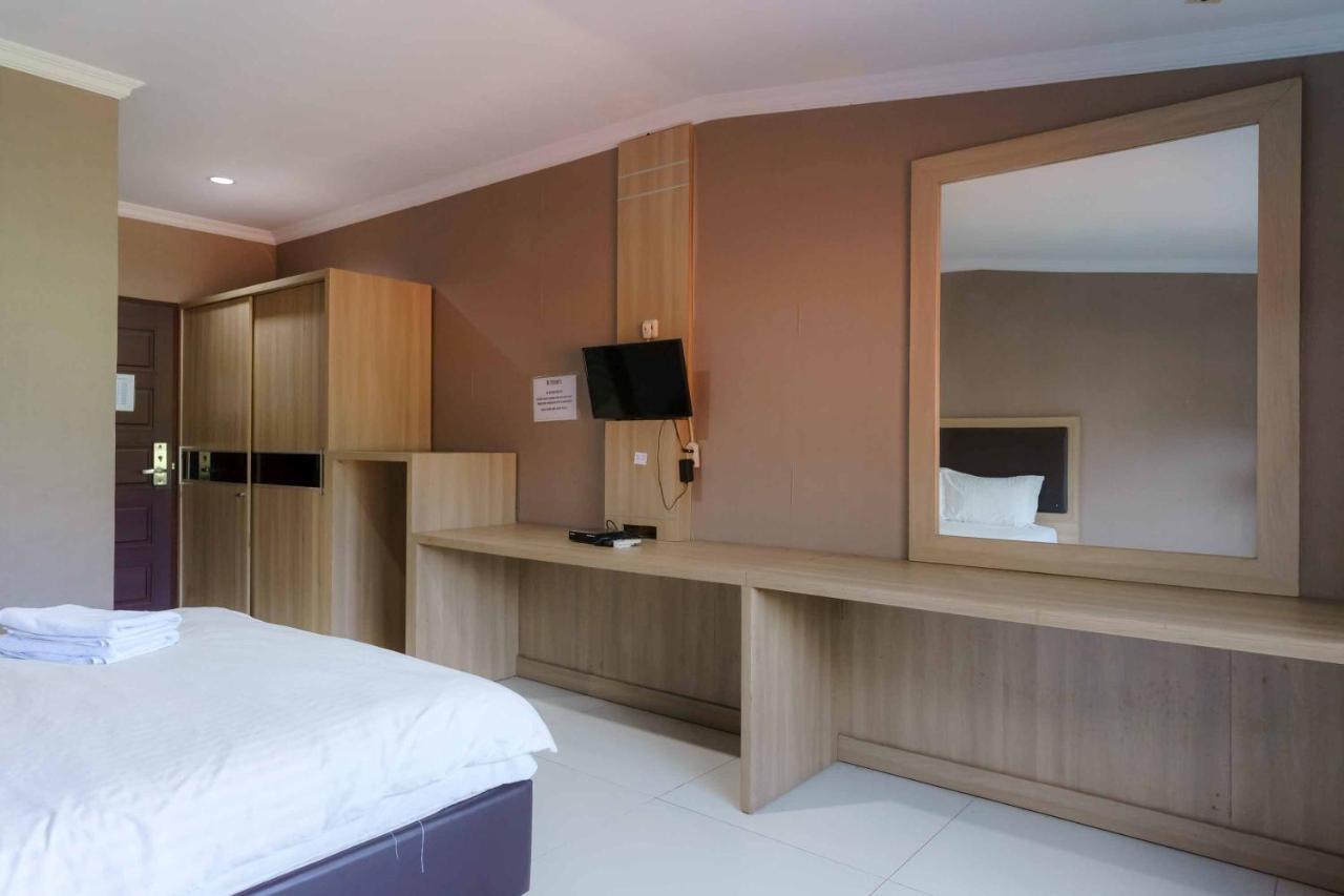 Hotel Koolkost Syariah At Taman Simprug Cikarang Bekasi Esterno foto