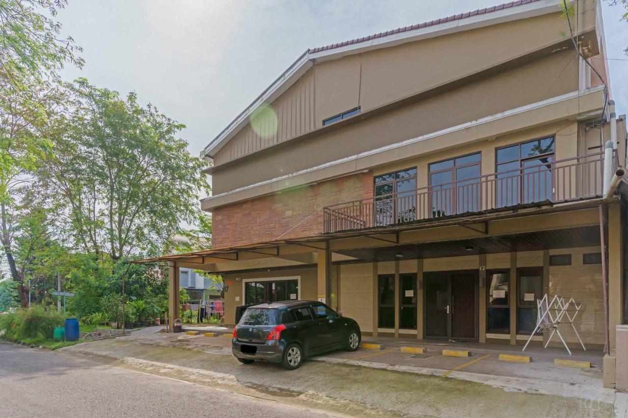 Hotel Koolkost Syariah At Taman Simprug Cikarang Bekasi Esterno foto