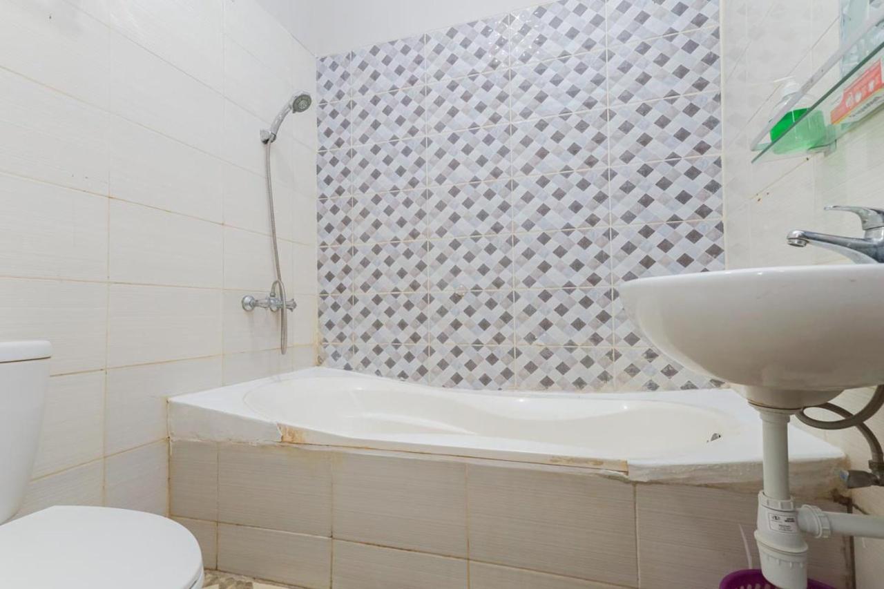Hotel Koolkost Syariah At Taman Simprug Cikarang Bekasi Esterno foto