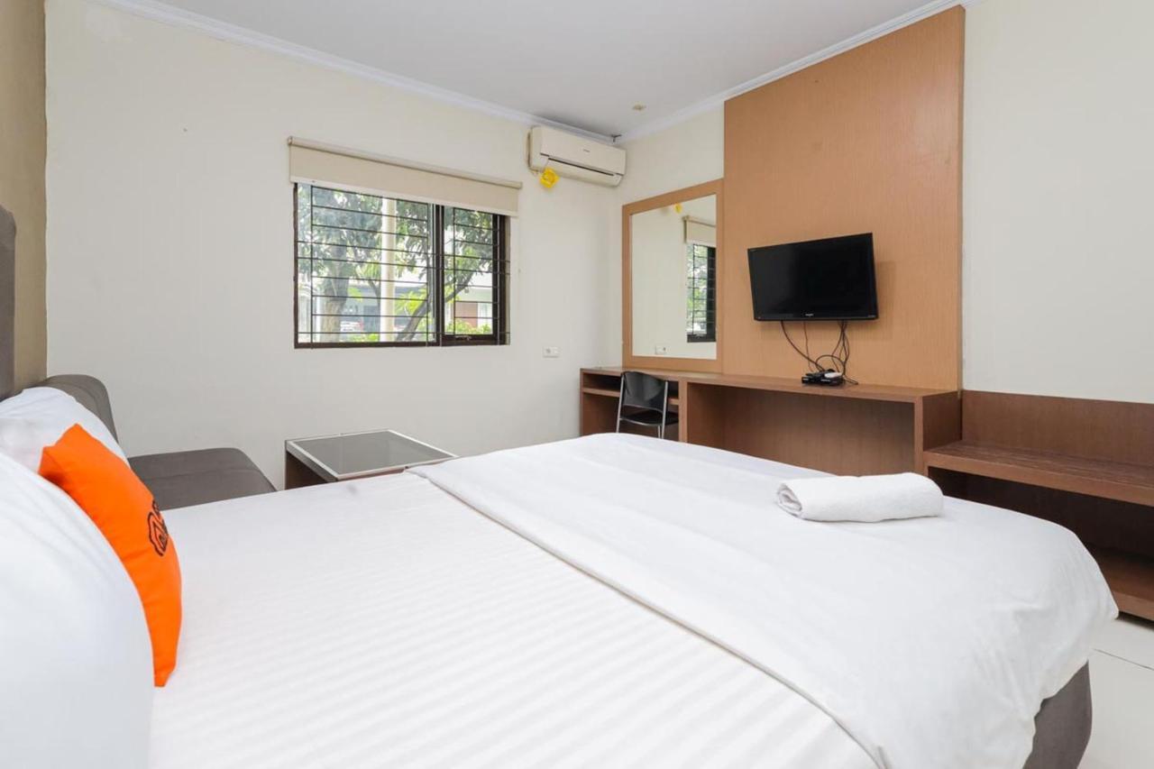 Hotel Koolkost Syariah At Taman Simprug Cikarang Bekasi Esterno foto