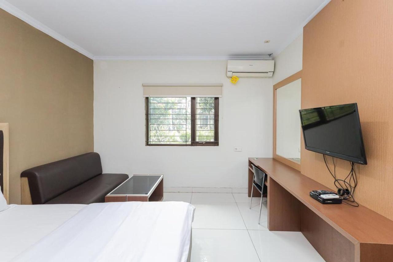Hotel Koolkost Syariah At Taman Simprug Cikarang Bekasi Esterno foto